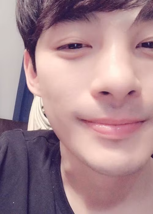 Ngày 2/1, nam diễn viên sinh năm 1984 đăng tải khoảnh khắc mỉm cười.