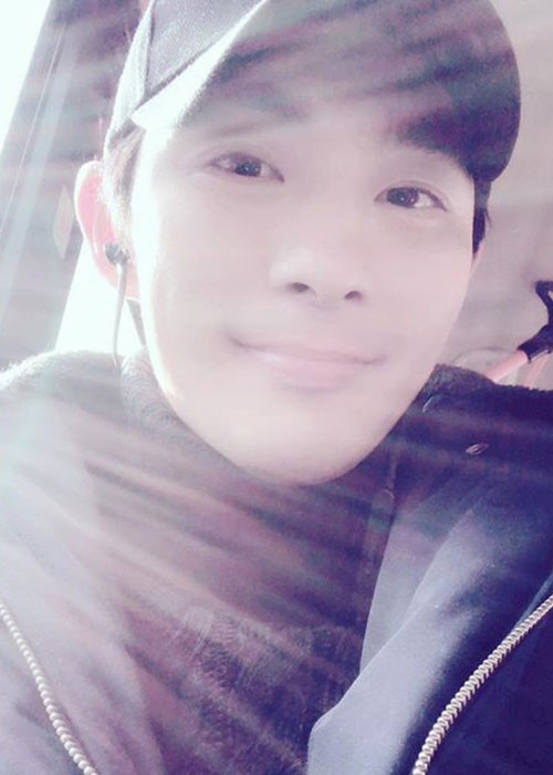 Jeon Tae Soo - em trai của Ha Ji Won đã qua đời sau 5 năm chống chọi căn bệnh trầm cảm. Bức ảnh cuối cùng anh đăng tải trên trang cá nhân là hình ảnh nam diễn viên đội mũ, đeo tai nghe và cười mỉm.