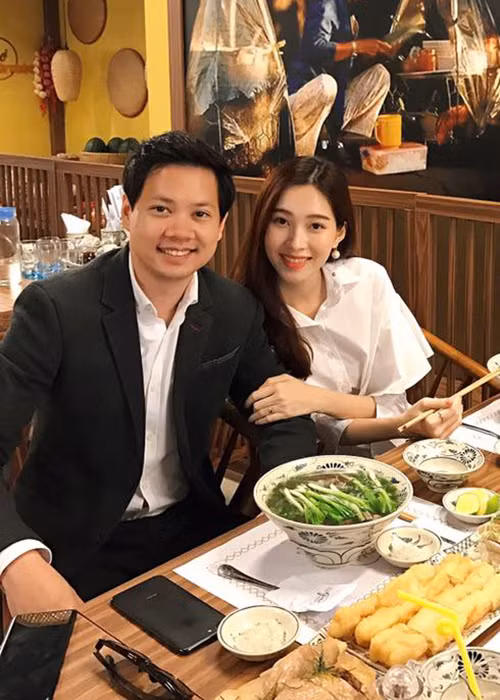 Doanh nhân Trung Tín còn cho biết hai vợ chồng thường dành cuối tuần cho nhau và cho gia đình.