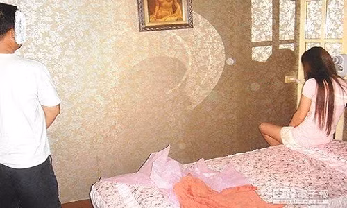 Vợ anh thản nhiên thừa nhận "đã làm gái được một thời gian" (Ảnh minh họa)