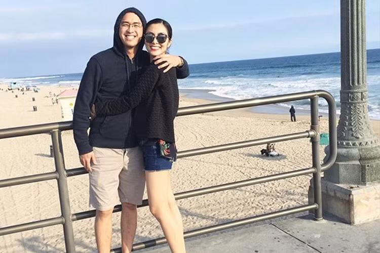 Hình ảnh Tăng Thanh Hà hạnh phúc bên ông xã trong một chuyến đi chơi.