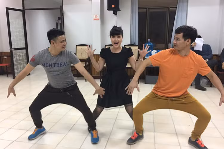 Khoảnh khắc tăng động của Tự Long, Xuân Bắc và Vân Dung ở hậu trường Táo quân 2017.