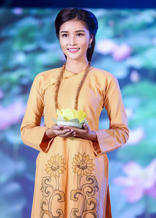 Hình ảnh Triệu Thị Hà tại một chương trình vào tháng 12/2015.