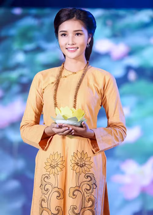 Hình ảnh Triệu Thị Hà tại một chương trình vào tháng 12/2015.