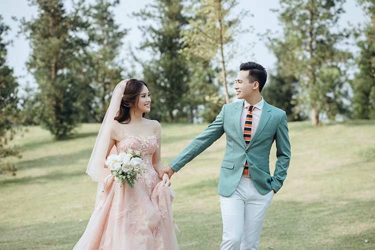 Hôm nay (ngày 5/1), Top 10 cuộc thi Hoa hậu Việt Nam 2016 Tố Như sẽ lên xe hoa với Trần Trung Hiếu.