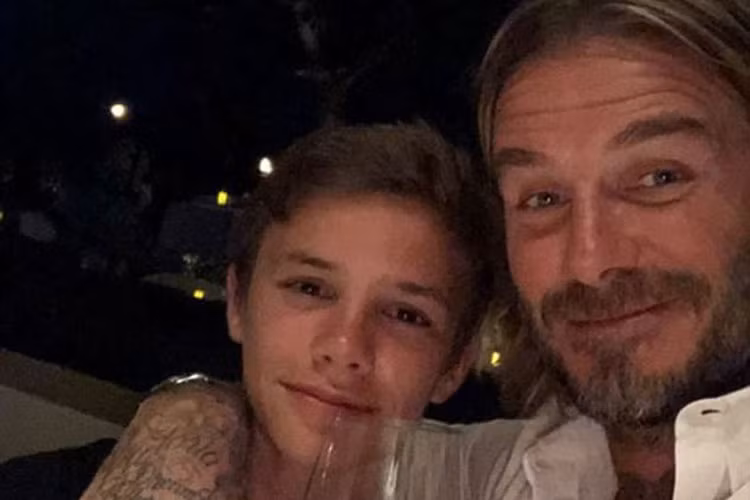 Romeo giống bố David như tạc.