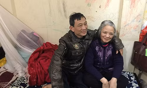 Bà Quyên tâm sự: "40 năm làm vợ chồng, ông ấy chưa bao giờ nặng lời hay to tiếng với tôi". Ảnh: Lê Thúy