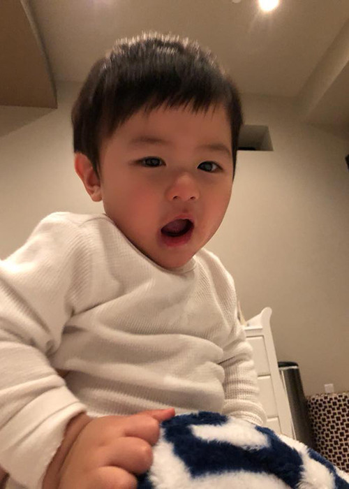 Con trai của Đan Trường biểu cảm đáng yêu.