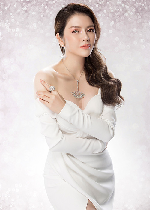 Cách đây ít ngày, nữ diễn viên Lý Nhã Kỳ đã có buổi họp mặt người hâm mộ nhân dịp đầu năm 2018.