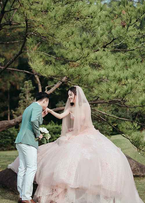 Tố Như và Trần Trung Hiếu quyết định về chung một nhà sau khoảng 1 năm hẹn hò.