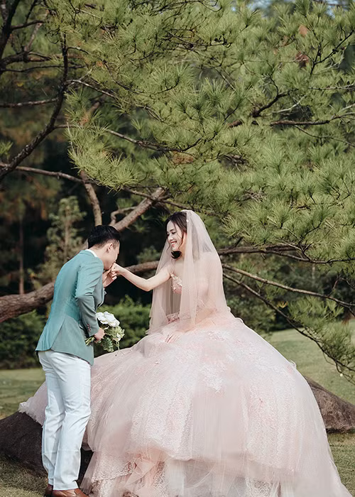 Tố Như và Trần Trung Hiếu quyết định về chung một nhà sau khoảng 1 năm hẹn hò.