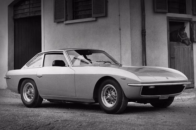 Lamborghini Islero: Lamborghini Islero được giới thiệu cùng thời điểm với Espada, thay thế cho mẫu 400GT. Chỉ có 250 chiếc Lamborghini Islero được tạo ra với thiết kế 2+2, động cơ 4.0 lít V12, công suất 325 mã lực. Dây chuyền sản xuất của Islero đóng lại sau 1 năm, khiến cho Islero trở thành một cái tên hiếm có so với các mẫu xe cùng hãng. Ảnh: Supercars.net