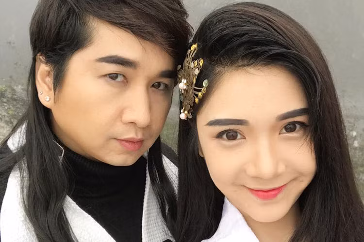 Lại Thanh khoe ảnh bên Bằng Cường ở hậu trường quay MV chung.