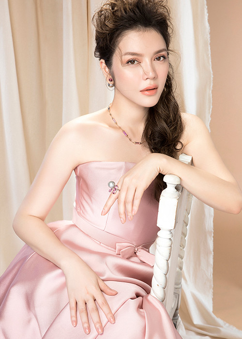 Lý Nhã Kỳ hiện tập trung kinh doanh và thường xuyên tham gia các hoạt động từ thiện.