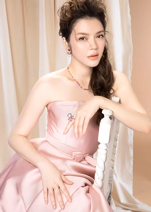 Lý Nhã Kỳ hiện tập trung kinh doanh và thường xuyên tham gia các hoạt động từ thiện.