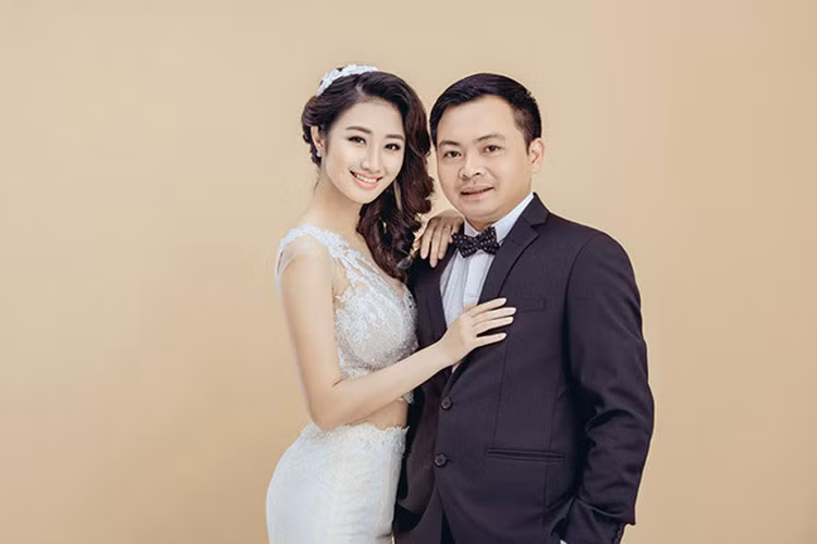 Tháng 1/2017, Hoa hậu Thu Ngân làm đám cưới với doanh nhân Doãn Phương. Trong ngày cưới, cô được chồng tặng chiếc Rolls-Royce Wraith làm quà. Ảnh: NVCC