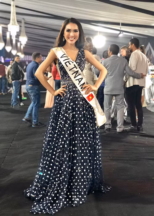 Đêm chung kết cuộc thi Hoa hậu Liên lục địa – Miss Intercontinental 2017 vừa khép lại. Nguyễn Đặng Tường Linh lọt top 18 cùng danh hiệu “Hoa hậu được yêu thích nhất”.
