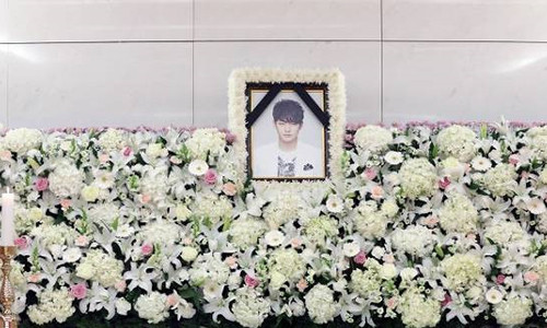 Nguồn tin từ người quen với gia đình Ha Ji Won cho biết mẹ và các chị đều sốc khi Jun Tae Soo quyên sinh.