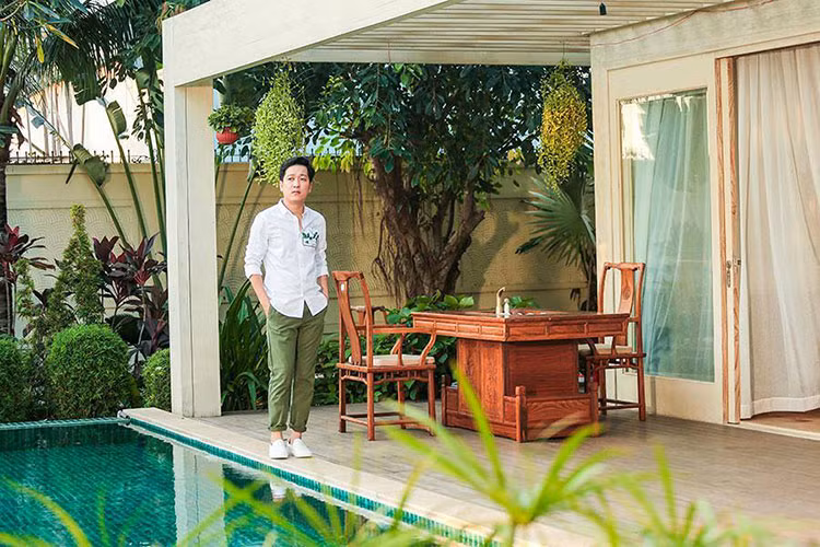 Trường Giang cầu hôn Nhã Phương trên sóng truyền hình không phải là ồn ào duy nhất của nam danh hài kể từ khi anh công khai chuyện tình cảm.