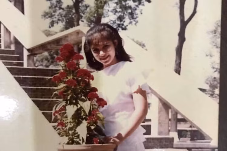 Việt Trinh được khen sở hữu nhan sắc xinh đẹp từ hồi thiếu nữ.