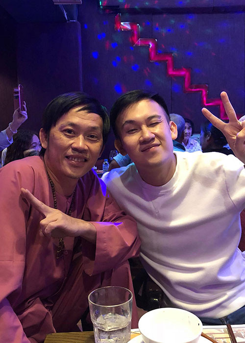 Dương Triệu Vũ tâm sự: “Hôm nay tổ chức sinh nhật 4 người: tôi, bố, anh Hoài Linh và chị”.