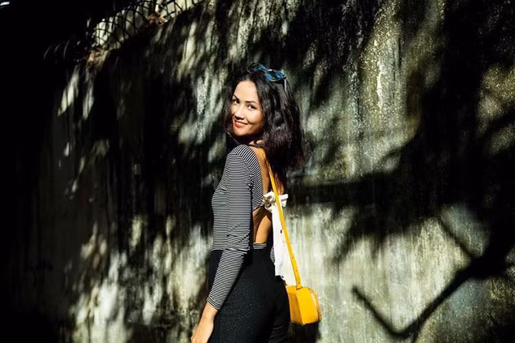 H'Hen Niê sở hữu vẻ đẹp khỏe khoắn nhưng nhiều ý kiến cho rằng nhan sắc của cô không quá xuất sắc nếu thi quốc tế sẽ không thể nổi bật. Ảnh: Fanpage nhân vật