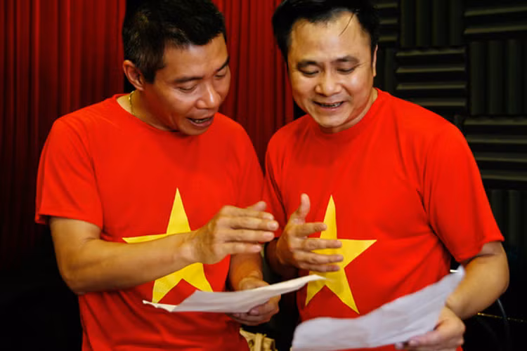 Công Lý rất thân thiết với Tự Long (ảnh: Zing).