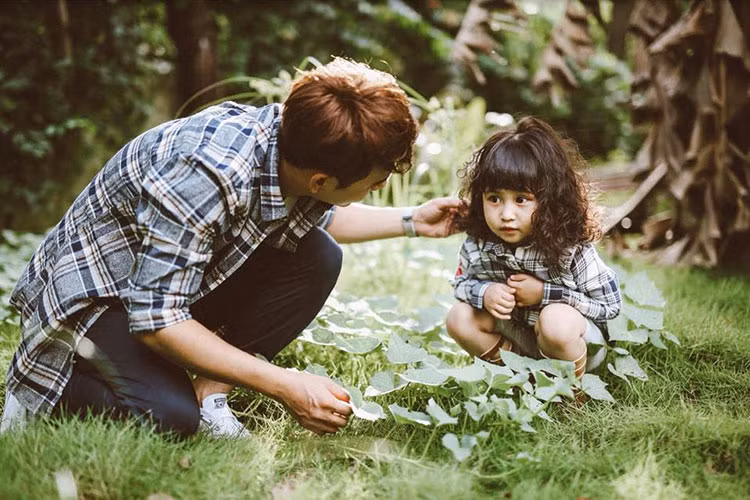 Ưng Đại Vệ khoe con gái ngày càng xinh xắn là một trong những tin tức sao Việt trong ngày 2/1.