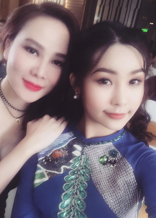 Dương Yến Ngọc chụp ảnh kỷ niệm cùng Lê Âu Ngân Anh là một trong những tin tức sao Việt trong ngày 10/1.