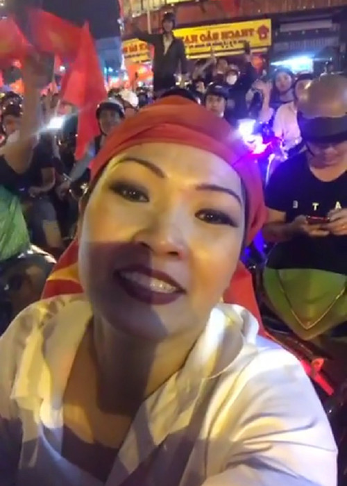 Phương Thanh luôn theo sát các cầu thủ U23.