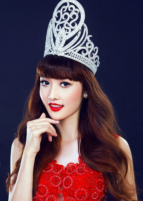 Triệu Thị Hà là cô gái dân tộc Nùng, đến từ Cao Bằng. Người đẹp sinh năm 1992 đăng quang Hoa hậu các dân tộc Việt Nam 2011.