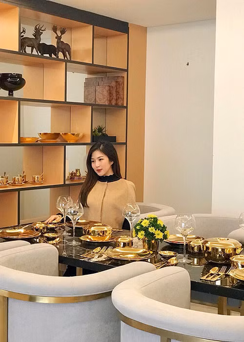 Hương Tràm tận hưởng kỳ nghỉ dưỡng ở Đà Nẵng vào đầu năm mới.