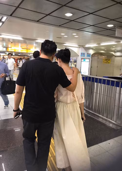 Khoảnh khắc hạnh phúc của vợ chồng Đinh Ngọc Diệp khiến nhiều người ghen tỵ.