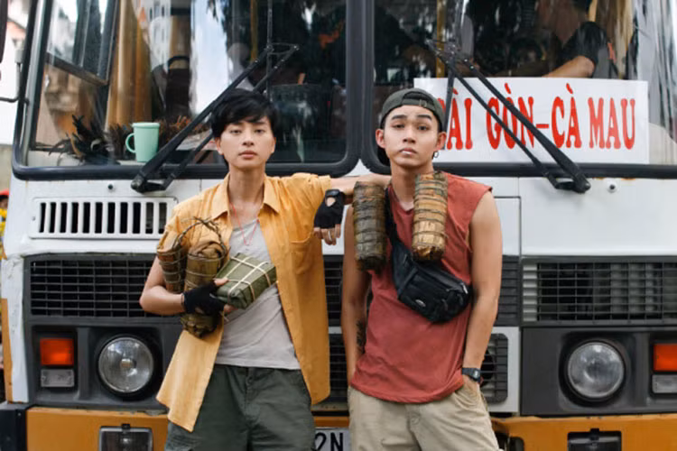 “Về quê ăn Tết” công chiếu vào ngày 15/2. Phim có sự góp mặt của dàn diễn viên: Jun Phạm, Ngô Thanh Vân, Ngọc Tưởng, Oanh Kiều, Tiến Công…Ảnh: Hoahoctro