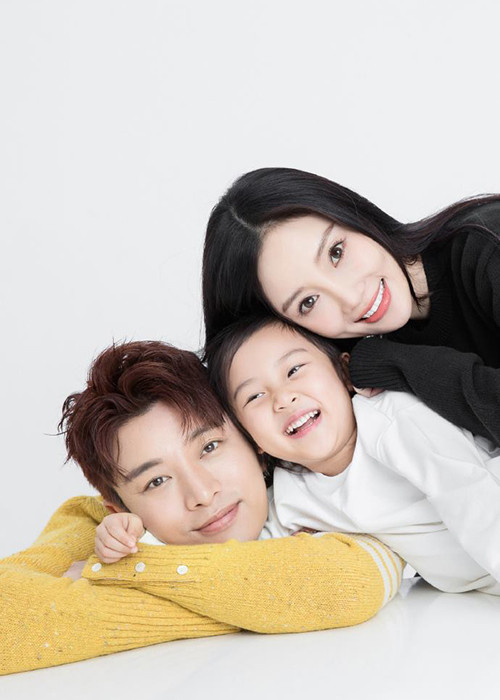 Vợ chồng Lý Tiểu Lộ và Giả Nãi Lượng đặt tên con gái đầu lòng là Giả Vân Hinh.