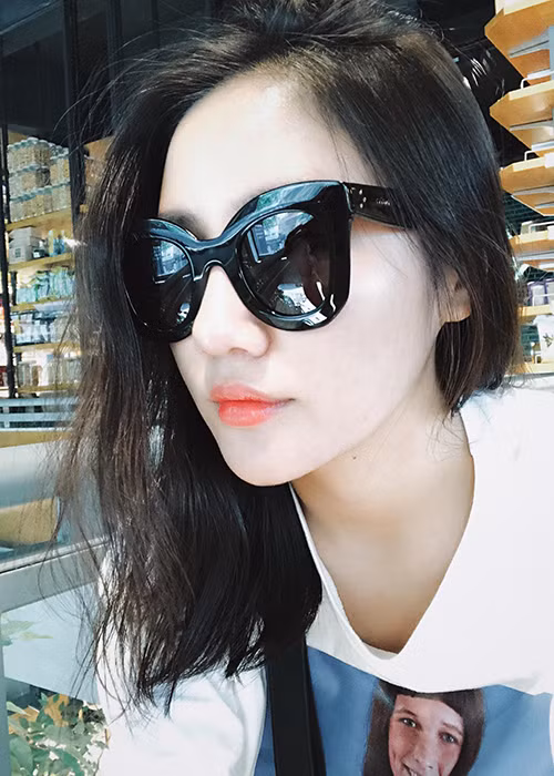 Văn Mai Hương cho hay đã lâu lắm cô mới tự chụp ảnh cho mình.