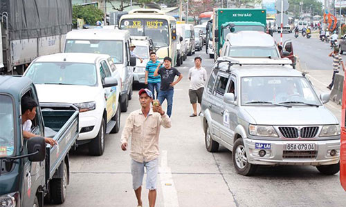 Kẹt xe nghiêm trọng tại BOT T2 Cần Thơ vào chiều nay.