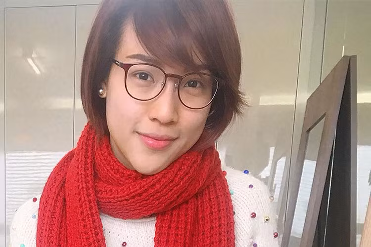 Hoàng Oanh bật mí: “Bây giờ mình phát hiện bí quyết để trẻ lâu là: đi du lịch nhiều vào! Cứ ăn nhiều đồ ngon đừng sợ mập, đi nhiều nơi đẹp đừng sợ mỏi, thử nhiều điều mới đừng sợ xấu. Năng lượng tích cực sẽ giúp ta trẻ mãi”.