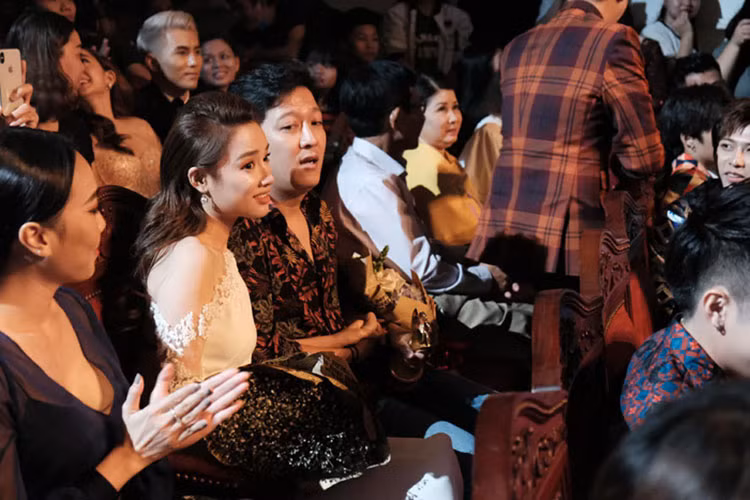 Bị chỉ trích, Trường Giang lên tiếng xin lỗi ban tổ chức Mai vàng, khán giả, MC Quý Bình cùng Vũ Cát Tường và Noo Phước Thịnh. Ảnh: Tuổi trẻ