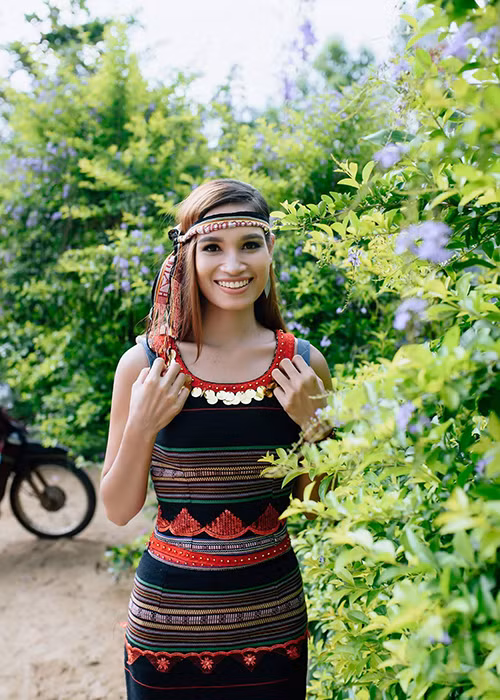 H'Ăng Niê cảm thấy khó xử khi được mọi người hỏi thăm về chiến thắng trong chung kết Hoa hậu Hoàn vũ Việt Nam 2017.