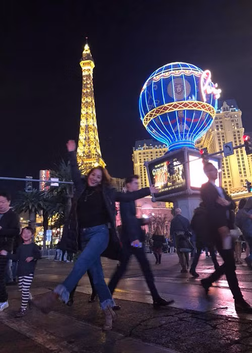 Đông đảo người hâm mộ gửi lời chúc mừng vợ chồng Khánh Thi - Phan Hiển.