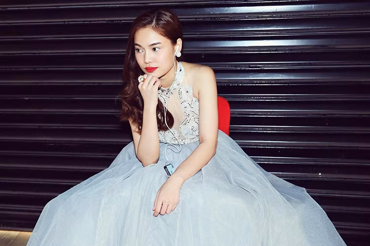 Trải qua 5,6 cuộc tình, Giang Hồng Ngọc vẫn lẻ bóng. Cô tự nhận khá lận đận vì bản tính mạnh mẽ.