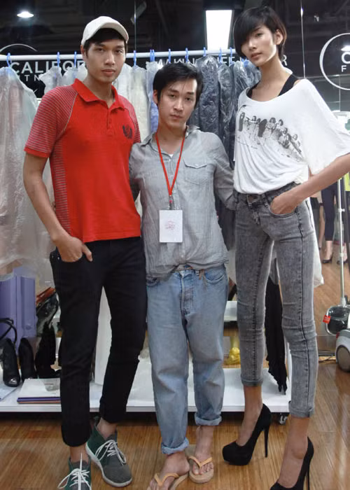 Chân dài sinh năm 1992 không ít lần đi tập catwalk với gương mặt không son phấn. Ảnh: Khám phá