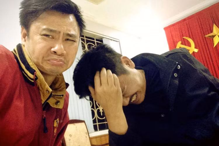 “Ngọc Hoàng” Quốc Khánh và Tự Long từng có khoảnh khắc bá đạo ở hậu trường Táo quân 2015.