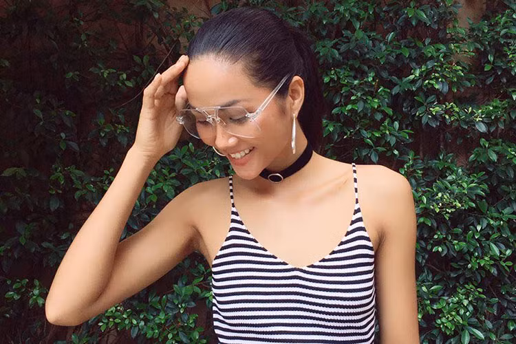 Hình ảnh đời thường của tân Hoa hậu Hoàn vũ Việt Nam khi còn để tóc dài gây chú ý. Ảnh: Fanpage nhân vật