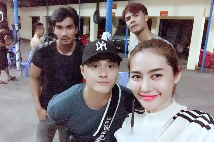 Linh Chi chia sẻ hình ảnh cùng Lâm Vinh Hải đi tập võ vào tháng 12/2017.