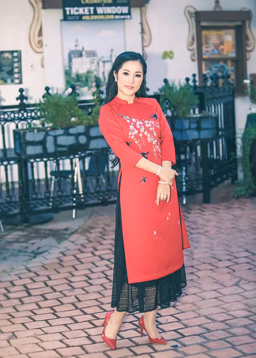 Thời gian qua, Thúy Nga dồn sức chăm sóc con gái nên dù nhận được rất nhiều lời mời về Việt Nam làm việc nhưng nữ danh hai vẫn từ chối.