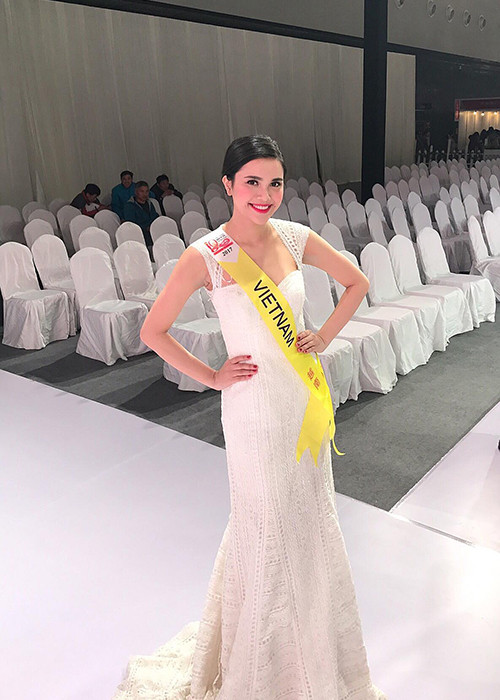 Sau khi đoạt ngôi vị á hậu 1 cuộc thi Hoa hậu Đại dương 2017, Diệu Thùy đại diện Việt Nam tham gia cuộc thi Nữ hoàng Du lịch Quốc tế 2017 diễn ra tại Thượng Hải.