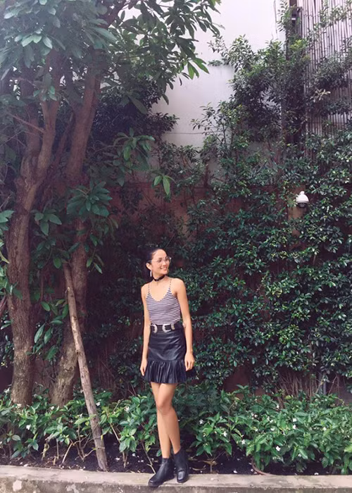 Trước khi đăng quang, H’hen Niê làm người mẫu tự do. Ngoài ra, cô từng sở hữu mái tóc bồng bềnh trước khi để tóc tém cá tính. Ảnh: Vietnamnet