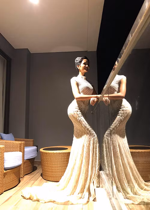 Tham gia một sự kiện thời trang, Hoa hậu H’hen Niê khoe vóc dáng gợi cảm trong bộ đầm cut-out. Ảnh: FBNV